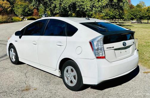 2010 Toyota Prius III