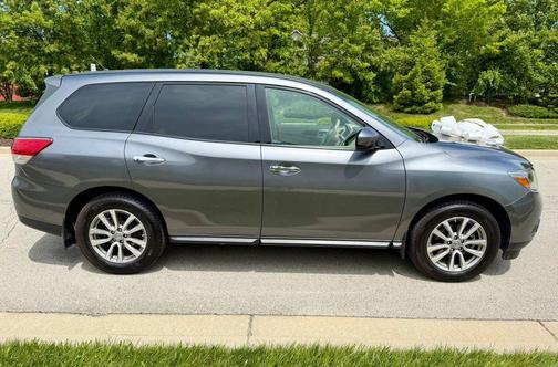 Gun Metallic 2015 Nissan Pathfinder S