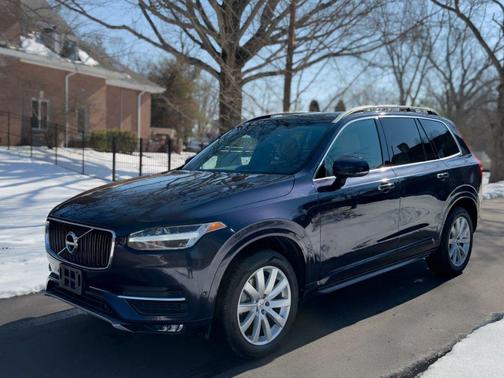 2017 Volvo XC90 T6 Momentum