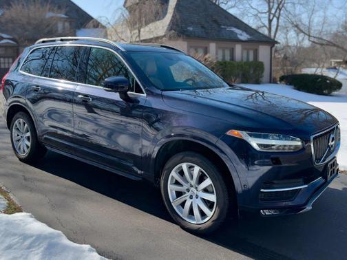 2017 Volvo XC90 T6 Momentum