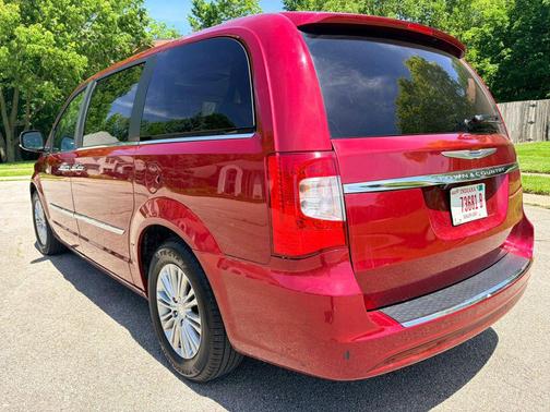 Deep Cherry Red Crystal Pearlcoat 2015 Chrysler Town & Country Touring-L