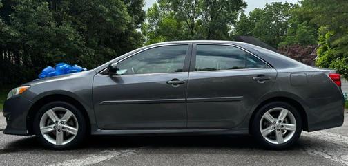 Gray 2014 Toyota Camry SE