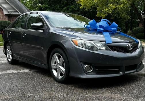 Gray 2014 Toyota Camry SE