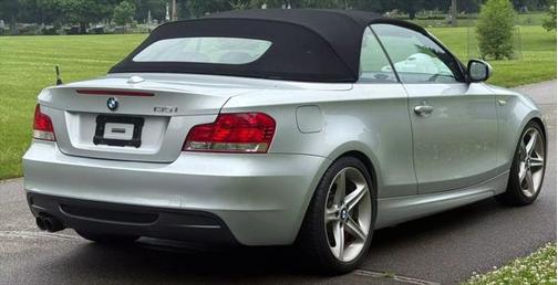 2011 BMW 135 135i Convertible 2D
