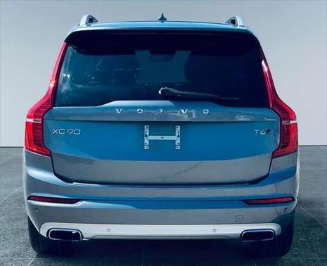 2017 Volvo XC90 T6 Momentum