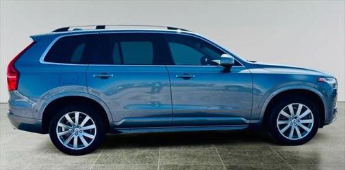 2017 Volvo XC90 T6 Momentum
