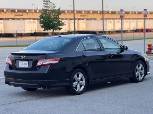 Black 2011 Toyota Camry SE