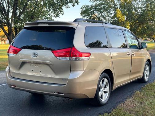 2011 Toyota Sienna LE