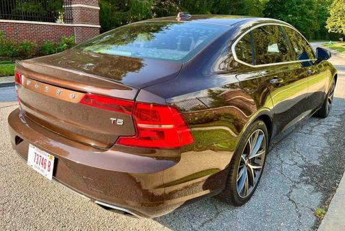 2018 Volvo S90 T5 Momentum