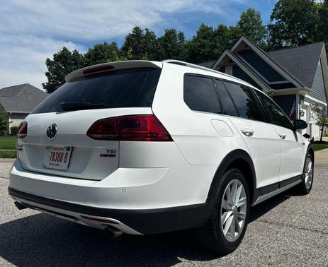Pure White 2017 Volkswagen Golf Alltrack TSI SE