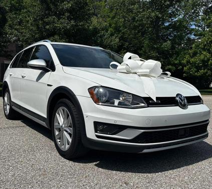 Pure White 2017 Volkswagen Golf Alltrack TSI SE