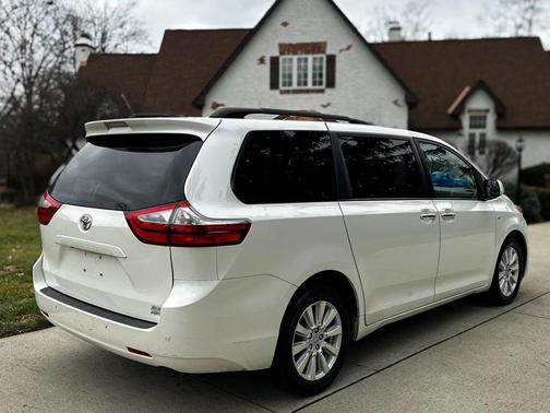 2017 Toyota Sienna XLE Premium