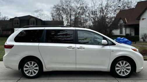 2017 Toyota Sienna XLE Premium