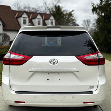 2017 Toyota Sienna XLE Premium