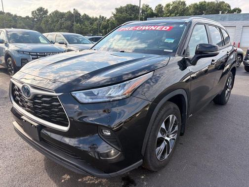 Midnight Black Metallic 2023 Toyota Highlander Hybrid XLE