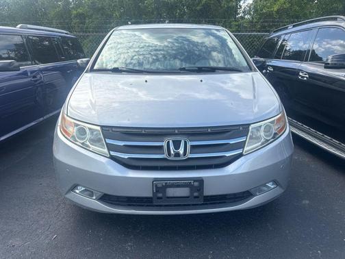 Alabaster Silver Metallic 2013 Honda Odyssey Touring
