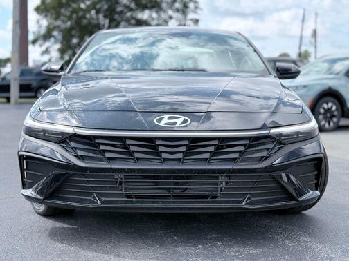 Abyss Black 2025 Hyundai ELANTRA HEV SEL Sport
