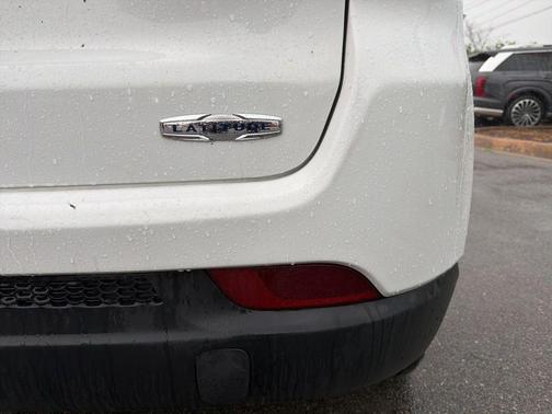 Bright White Clearcoat 2024 Jeep Compass Latitude