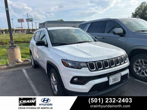 Bright White Clearcoat 2024 Jeep Compass Latitude