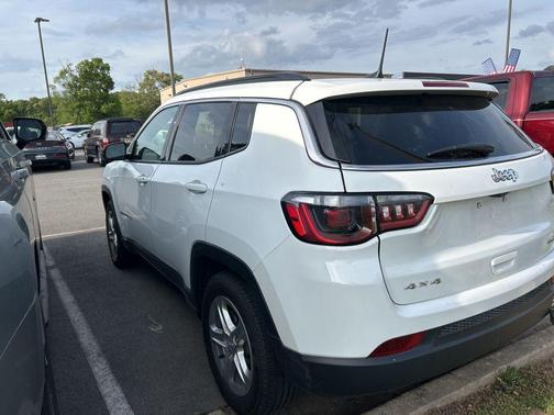 Bright White Clearcoat 2024 Jeep Compass Latitude