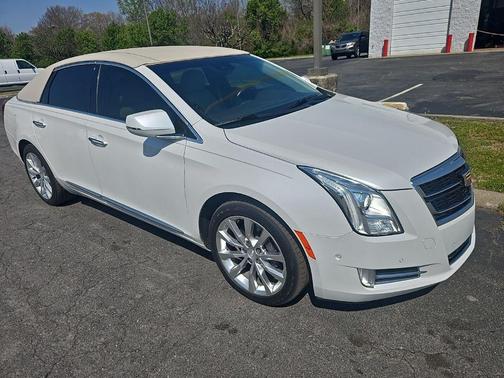 Crystal White Tricoat 2016 Cadillac XTS Luxury
