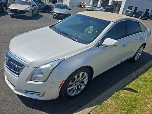 Crystal White Tricoat 2016 Cadillac XTS Luxury