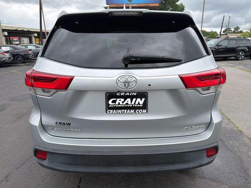 Celestial Silver Metallic 2017 Toyota Highlander XLE