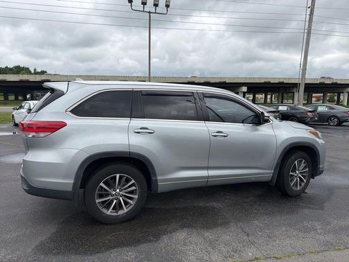 Celestial Silver Metallic 2017 Toyota Highlander XLE