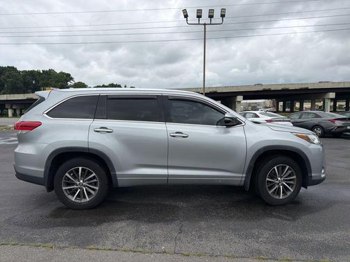 Celestial Silver Metallic 2017 Toyota Highlander XLE