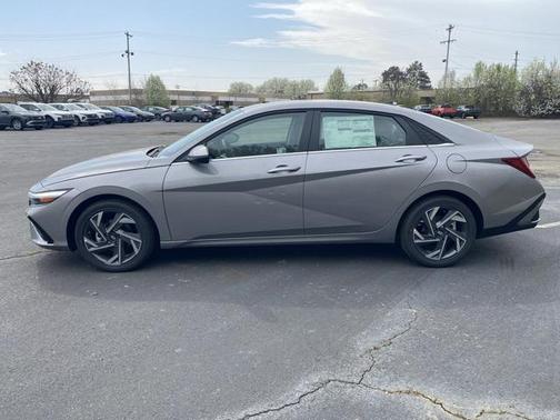 2025 Hyundai ELANTRA Limited