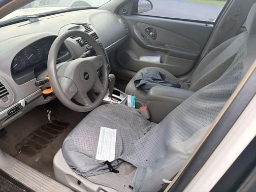 White 2005 Chevrolet Malibu Base