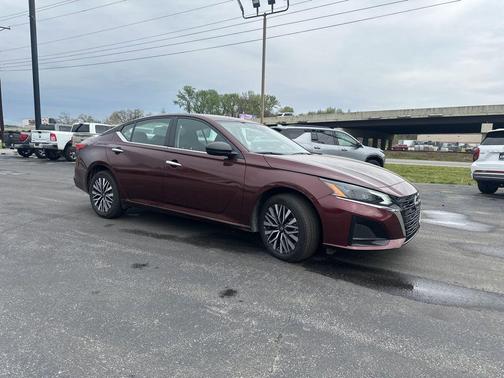 Garnet Pearl Metallic 2025 Nissan Altima 2.5 SV