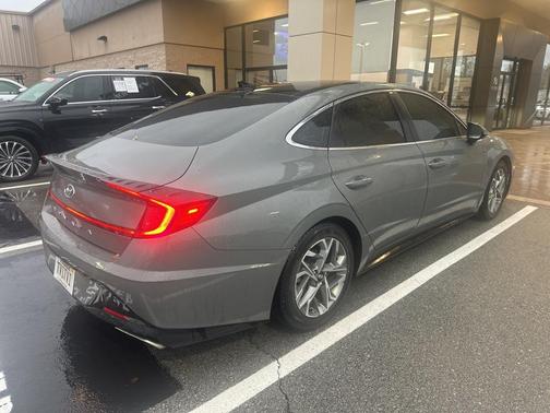 2022 Hyundai SONATA SEL