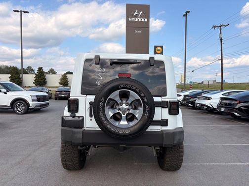 Bright White Clearcoat 2016 Jeep Wrangler Unlimited Sahara