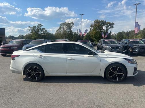 2023 Nissan Altima SR FWD