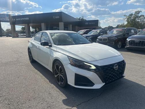 2023 Nissan Altima SR FWD