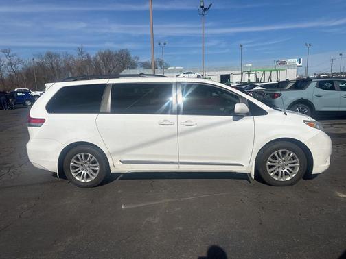 2012 Toyota Sienna XLE
