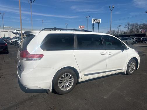 2012 Toyota Sienna XLE