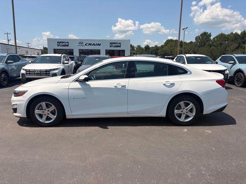 Summit White 2024 Chevrolet Malibu 1LS