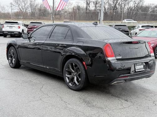 2023 Chrysler 300 Touring