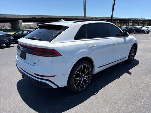 Glacier White Metallic 2020 Audi Q8 55 Prestige