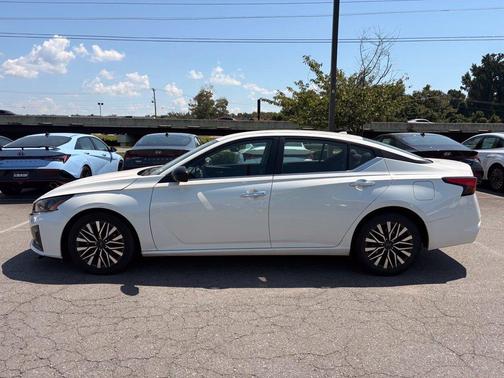 White 2024 Nissan Altima 2.5 SV