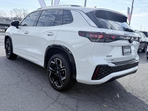 2026 Volkswagen Tiguan 2.0T SEL R-Line 4MOTION