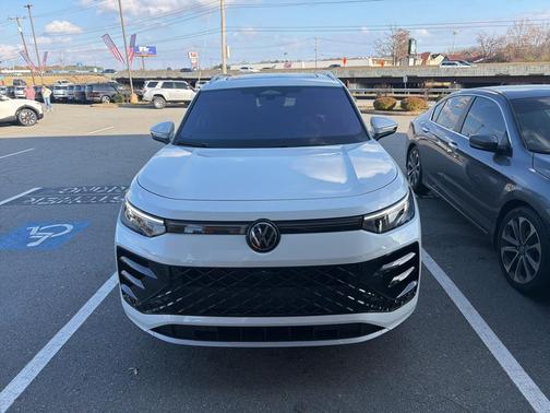 2026 Volkswagen Tiguan 2.0T SEL R-Line 4MOTION