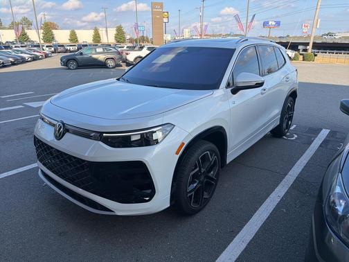 2026 Volkswagen Tiguan 2.0T SEL R-Line 4MOTION