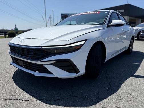 2024 Hyundai ELANTRA SEL