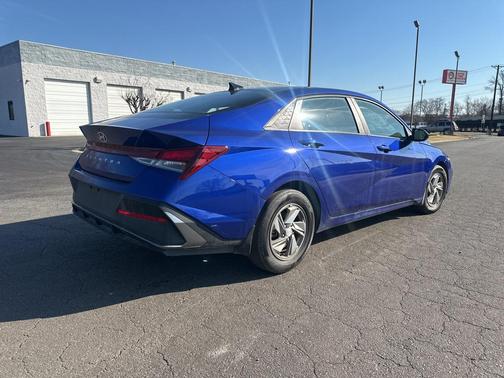 2024 Hyundai ELANTRA SE