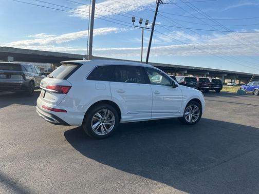 Glacier White Metallic 2024 Audi Q7 55 Premium Plus