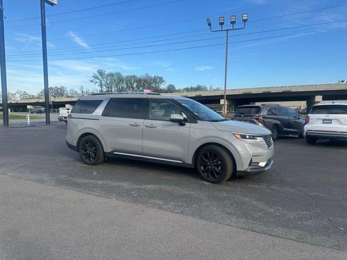 2024 Kia Carnival SX