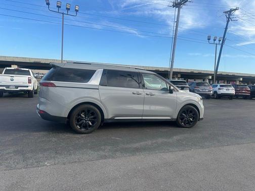 2024 Kia Carnival SX